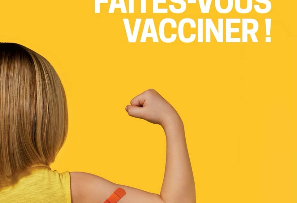 Faites-vous vacciner ! Par votre pharmacie Uniprix Normand Thériault et Marie-France Laberge